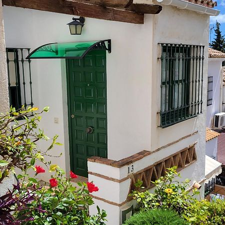 Semi-Detached Adosado Con Encanto -130 M2 - Wifi 600 Mb - Piscina Comunitaria - Patio Privado Torremolinos Eksteriør bilde
