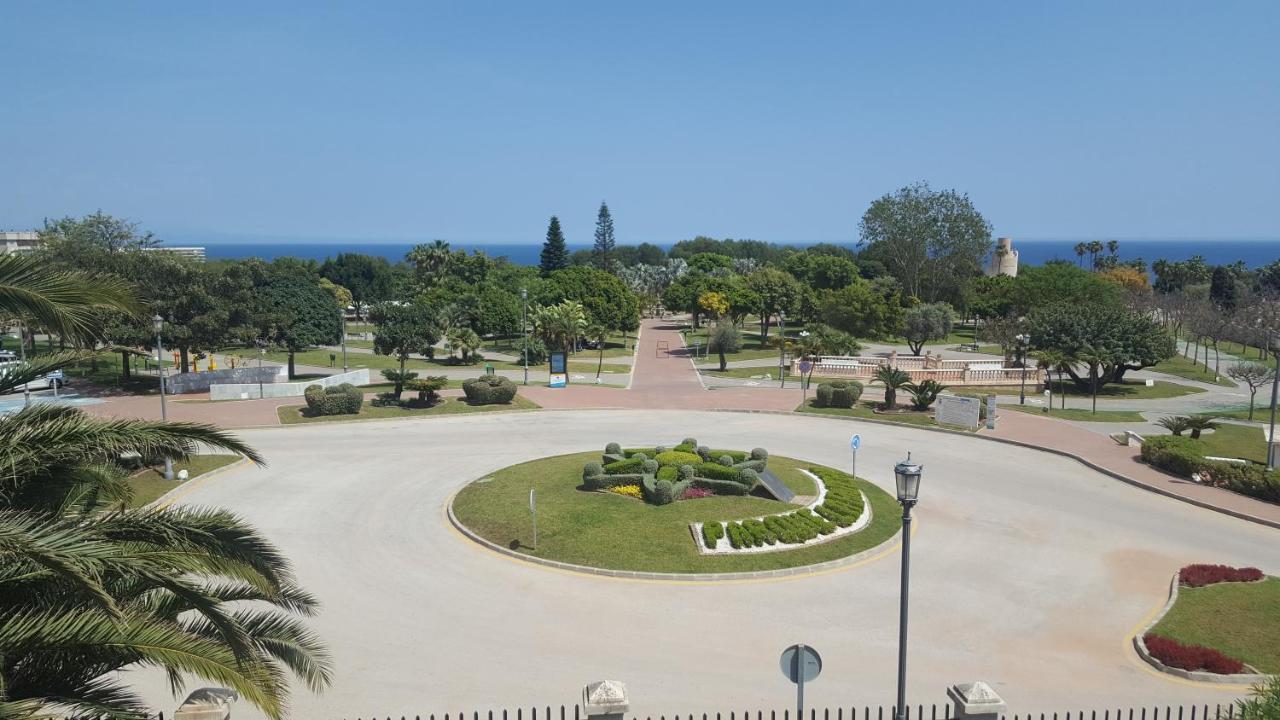 Semi-Detached Adosado Con Encanto -130 M2 - Wifi 600 Mb - Piscina Comunitaria - Patio Privado Torremolinos Eksteriør bilde
